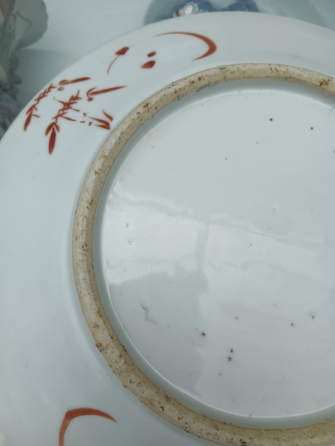 古玩陶瓷礬紅花卉紋盤真品鑒賞圖