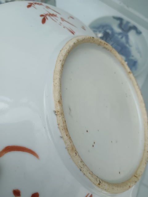 古玩陶瓷礬紅花卉紋盤真品鑒賞圖
