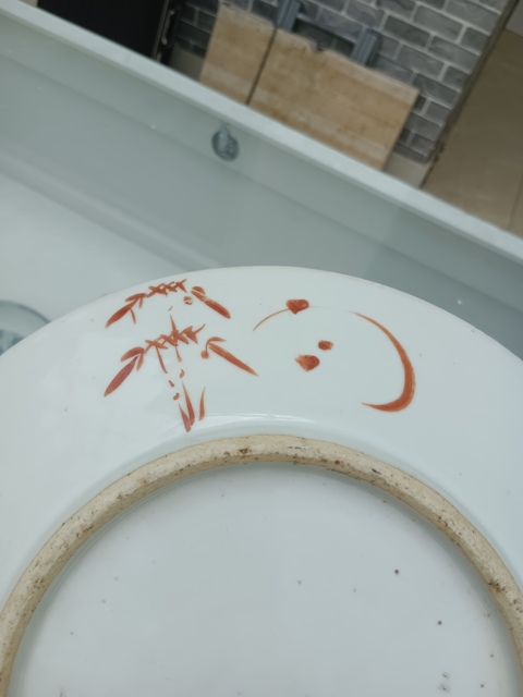 古玩陶瓷礬紅花卉紋盤真品鑒賞圖