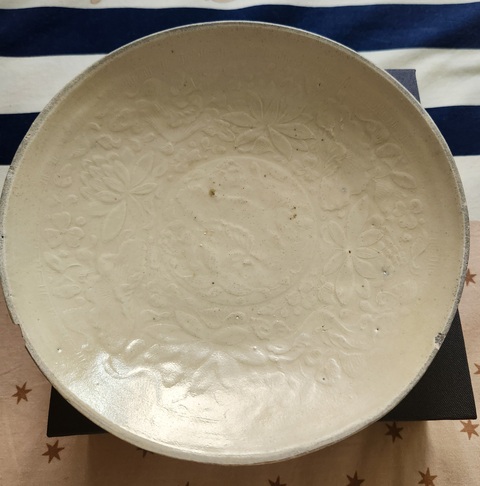 古玩陶瓷定窯茫口印花盤真品鑒賞圖
