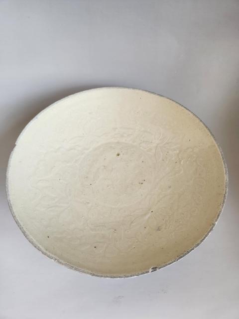 古玩陶瓷定窯茫口印花盤真品鑒賞圖