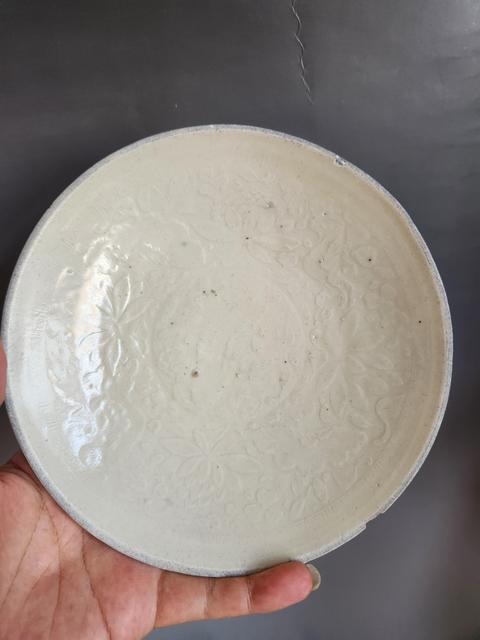 古玩陶瓷定窯茫口印花盤真品鑒賞圖