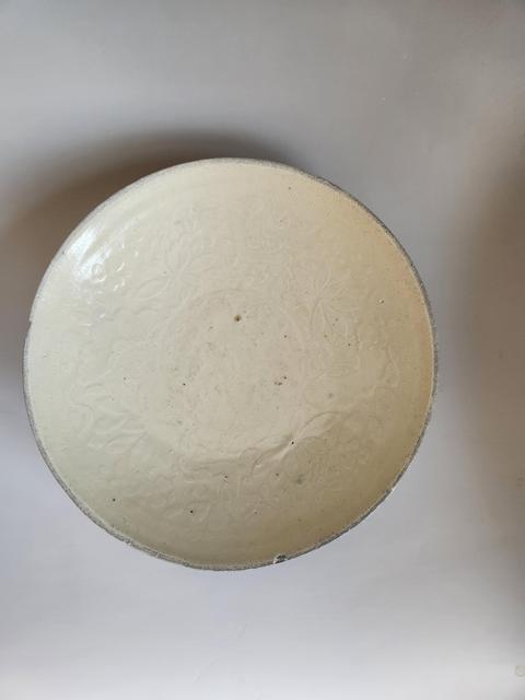 古玩陶瓷定窯茫口印花盤真品鑒賞圖