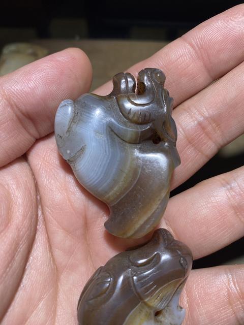 古玩玉器瑪瑙雕刻瑞獸掛件真品鑒賞圖