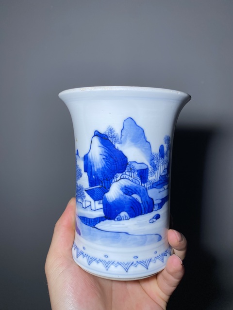 古玩陶瓷清康熙青花山水人物束腰筆筒拍賣，當前價格20000元