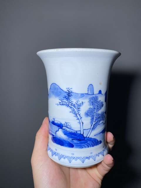 古玩陶瓷清康熙青花山水人物束腰筆筒拍賣，當前價格20000元