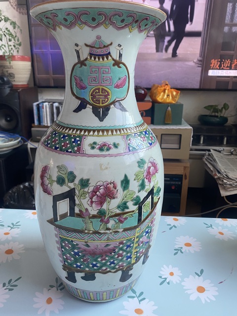 古玩陶瓷晚清粉彩瓶真品鑒賞圖
