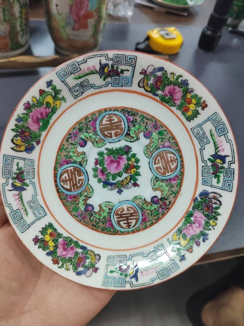 古玩陶瓷廣彩杯盤真品鑒賞圖