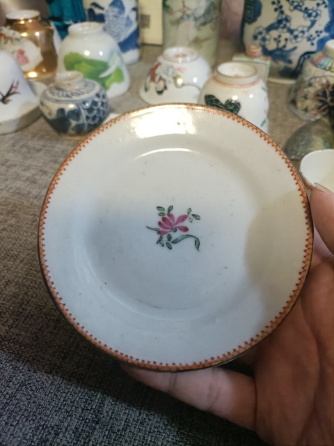 古玩陶瓷廣琺瑯風格花卉紋杯碟真品鑒賞圖
