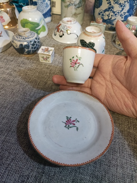 古玩陶瓷廣琺瑯風格花卉紋杯碟真品鑒賞圖