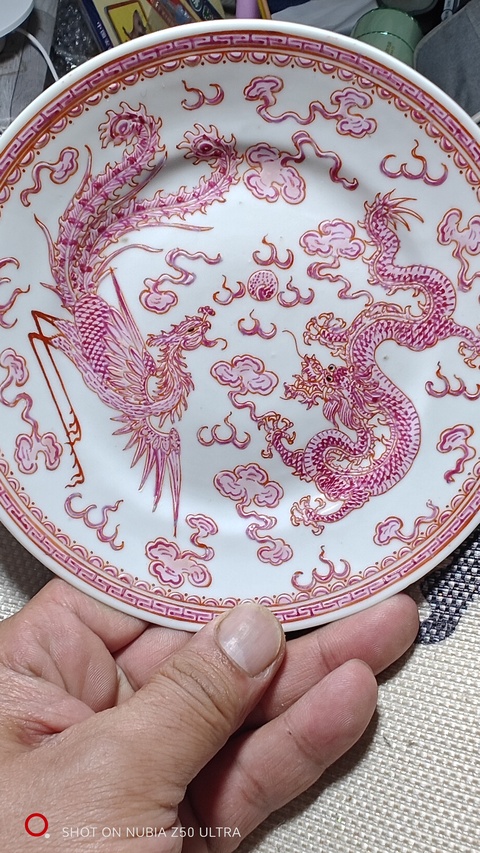 古玩陶瓷胭脂紅彩龍鳳紋折沿盤真品鑒賞圖