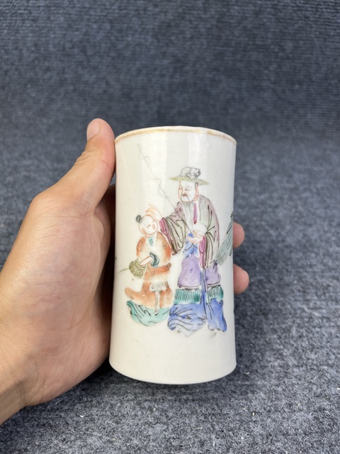 古玩陶瓷粉彩人物故事紋筆筒拍賣,當(dāng)前價(jià)格3888元