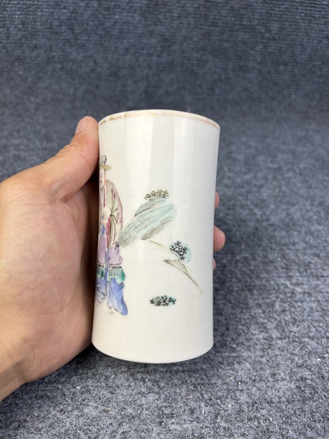 古玩陶瓷粉彩人物故事紋筆筒拍賣,當(dāng)前價(jià)格3888元