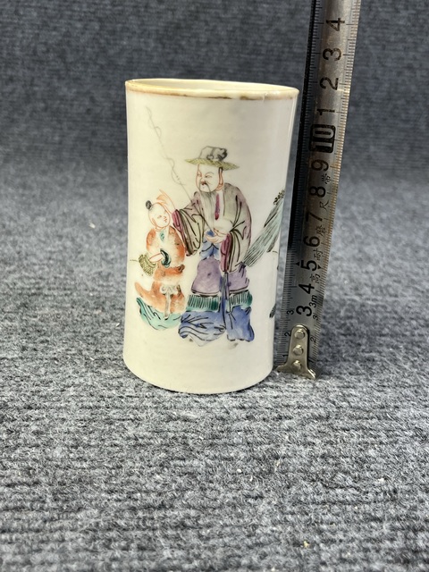 古玩陶瓷粉彩人物故事紋筆筒拍賣,當(dāng)前價(jià)格3888元