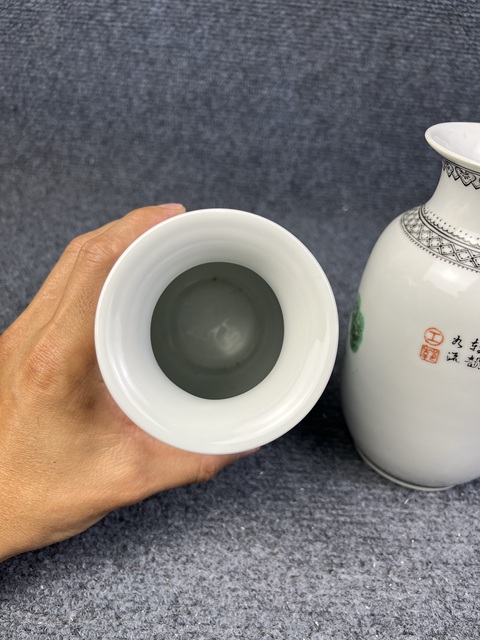 古玩陶瓷粉彩孔雀花卉紋燈籠瓶一對拍賣，當前價格999元