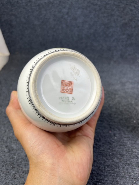 古玩陶瓷粉彩孔雀花卉紋燈籠瓶一對拍賣，當前價格999元
