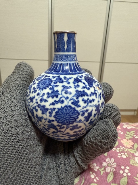 古玩陶瓷青花纏枝蓮紋瓶真品鑒賞圖