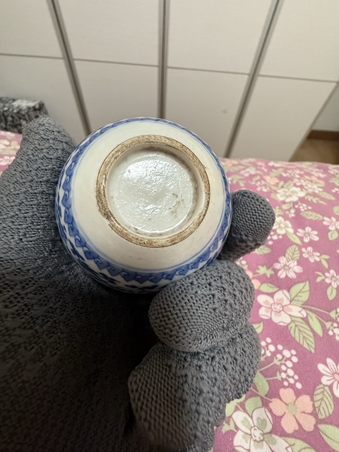 古玩陶瓷青花纏枝蓮紋瓶真品鑒賞圖