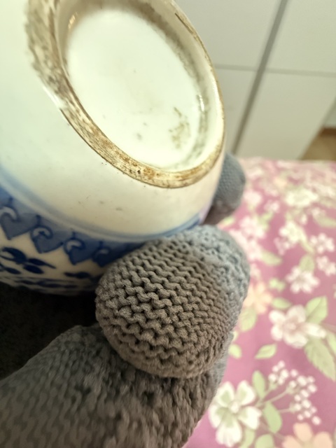 古玩陶瓷青花纏枝蓮紋瓶真品鑒賞圖