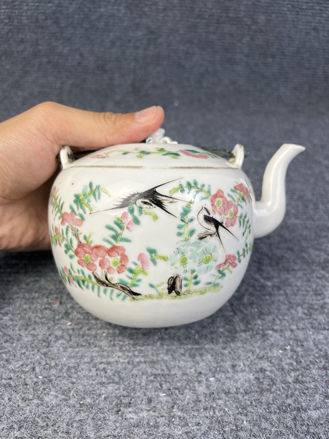 古玩陶瓷粉彩杏林春燕花卉紋壺拍賣，當(dāng)前價(jià)格2688元