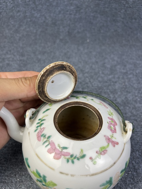 古玩陶瓷粉彩杏林春燕花卉紋壺拍賣，當(dāng)前價(jià)格2688元