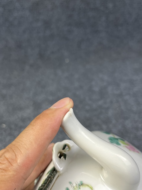 古玩陶瓷粉彩杏林春燕花卉紋壺拍賣，當(dāng)前價(jià)格2688元