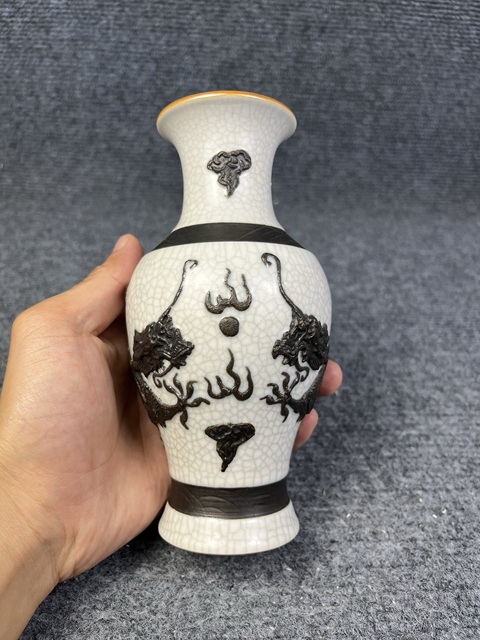 古玩陶瓷哥釉鐵銹雙龍戲珠紋觀音瓶拍賣，當(dāng)前價格1288元