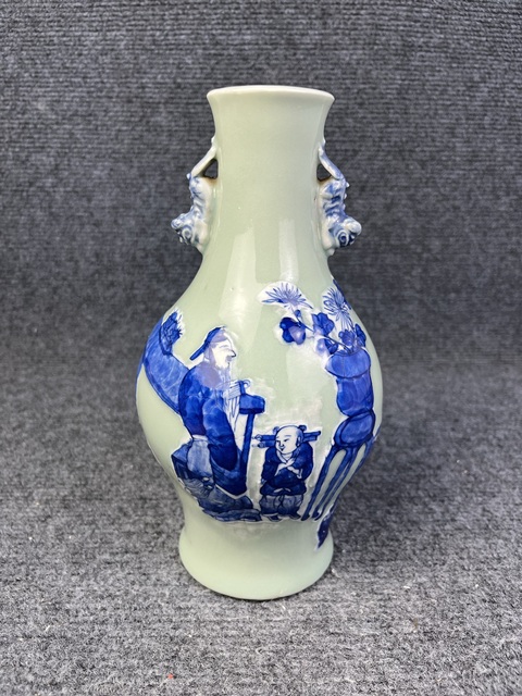 古玩陶瓷豆青青花加白高士童子賞瓶真品鑒賞圖