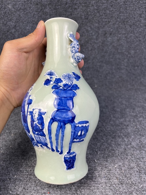 古玩陶瓷豆青青花加白高士童子賞瓶真品鑒賞圖