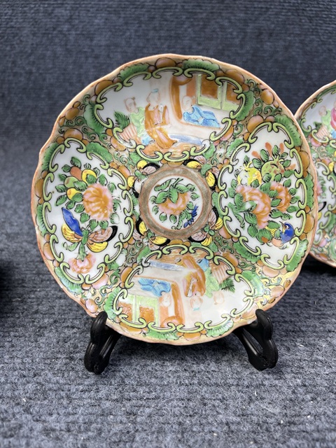 古玩陶瓷廣彩人物花卉紋花口盤一對真品鑒賞圖
