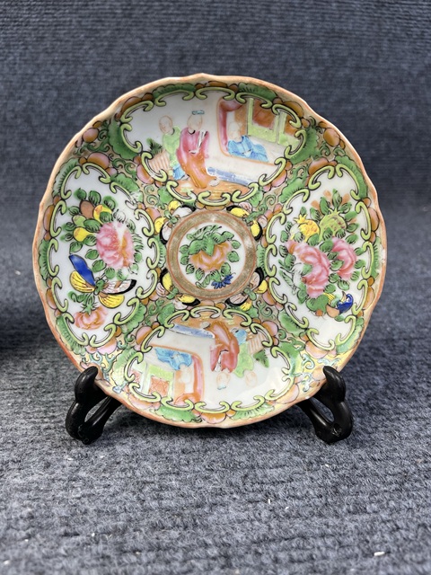 古玩陶瓷廣彩人物花卉紋花口盤一對真品鑒賞圖