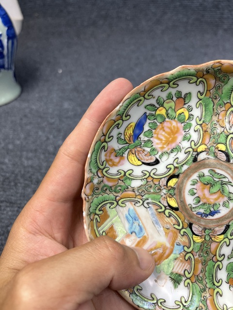 古玩陶瓷廣彩人物花卉紋花口盤一對真品鑒賞圖
