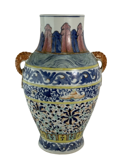 古玩陶瓷斗彩花卉紋象耳瓶真品鑒賞圖