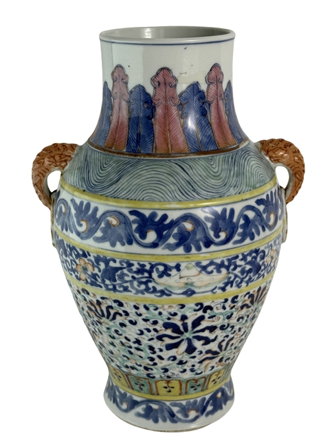 古玩陶瓷斗彩花卉紋象耳瓶真品鑒賞圖