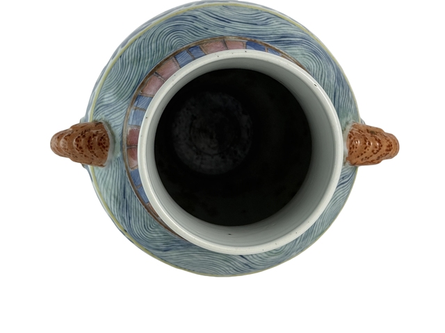 古玩陶瓷斗彩花卉紋象耳瓶真品鑒賞圖