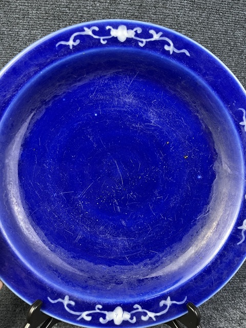 古玩陶瓷寶石藍(lán)釉堆白花卉紋大盤拍賣，當(dāng)前價格2388元