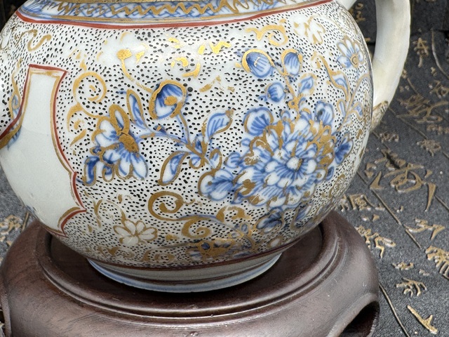 古玩陶瓷（已實(shí)物鑒真）康雍·青花礬紅描金松樹花卉紋壺拍賣，當(dāng)前價(jià)格8680元