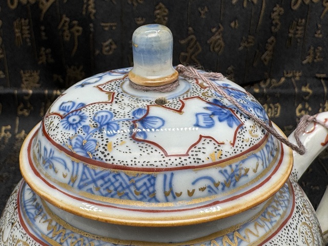 古玩陶瓷（已實(shí)物鑒真）康雍·青花礬紅描金松樹花卉紋壺拍賣，當(dāng)前價(jià)格8680元