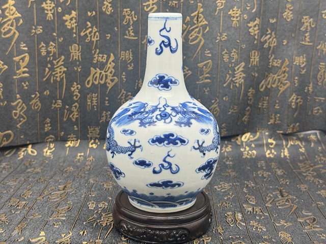 古玩陶瓷晚清 青花趕珠龍紋天球瓶 全美品拍賣,當前價格8660元