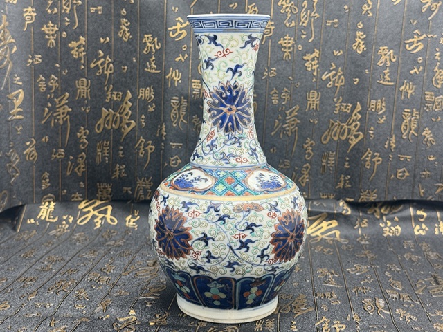 古玩陶瓷光緒·青花纏枝蓮紋賞瓶拍賣，當前價格16800元