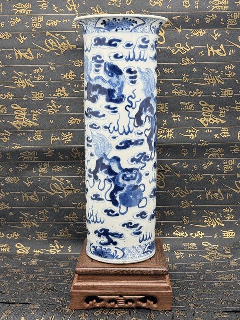 古玩陶瓷光緒·青花獅子戲繡球紋花觚拍賣，當前價格9800元
