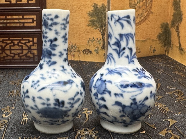 古玩陶瓷晚清·青花花鳥紋小天球瓶 一對拍賣，當前價格4580元