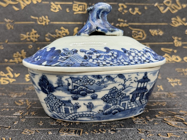 古玩陶瓷青花山水人物蓋盒真品鑒賞圖