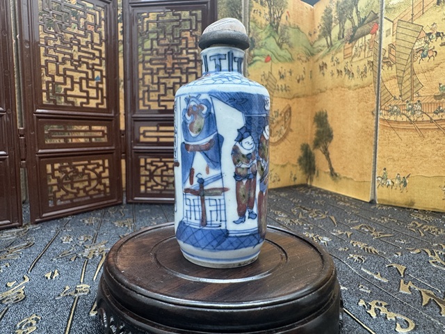 古玩陶瓷青花釉里紅（開封府）人物鼻煙壺拍賣，當前價格18800元