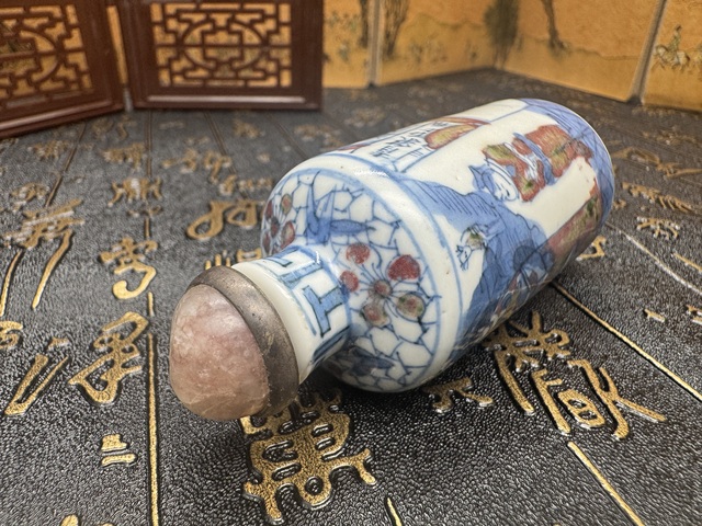 古玩陶瓷青花釉里紅（開封府）人物鼻煙壺拍賣，當前價格18800元