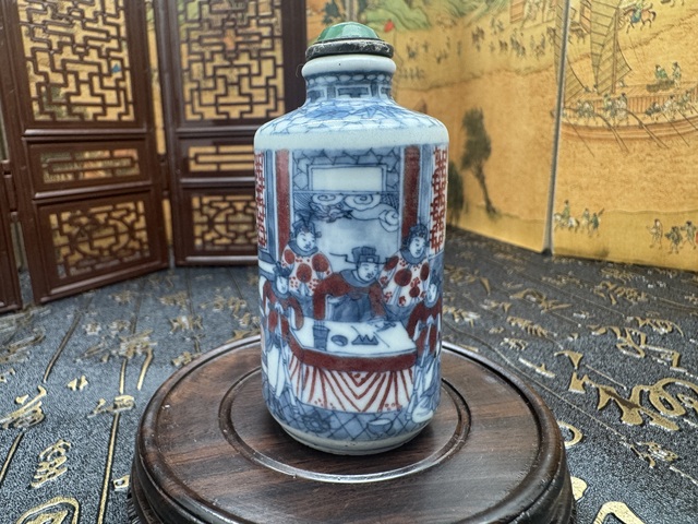 古玩陶瓷青花釉里紅開(kāi)窗人物鼻煙壺拍賣，當(dāng)前價(jià)格19800元