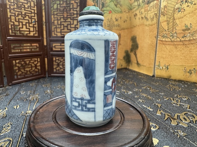古玩陶瓷青花釉里紅開(kāi)窗人物鼻煙壺拍賣，當(dāng)前價(jià)格19800元