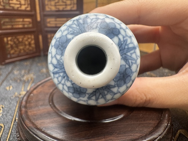 古玩陶瓷青花釉里紅開(kāi)窗人物鼻煙壺拍賣，當(dāng)前價(jià)格19800元