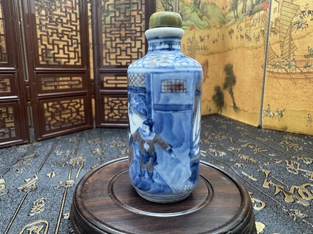 古玩陶瓷青花釉里紅開窗人物鼻煙壺真品鑒賞圖