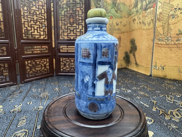 古玩陶瓷青花釉里紅開窗人物鼻煙壺真品鑒賞圖